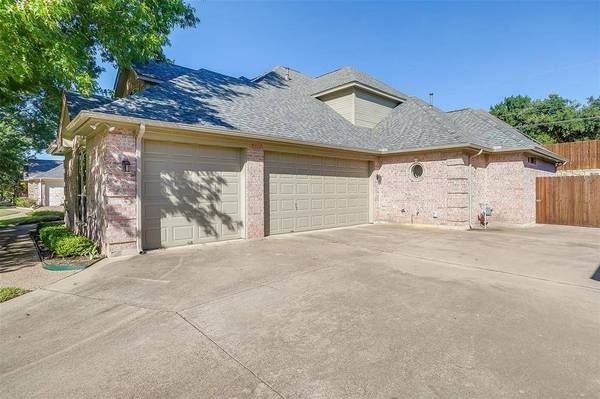 412 Shenandoah Drive, Burleson, TX 76028
