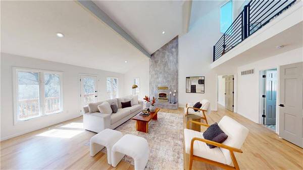 5517 NW Foxhill RD, Kansas City, MO 64152