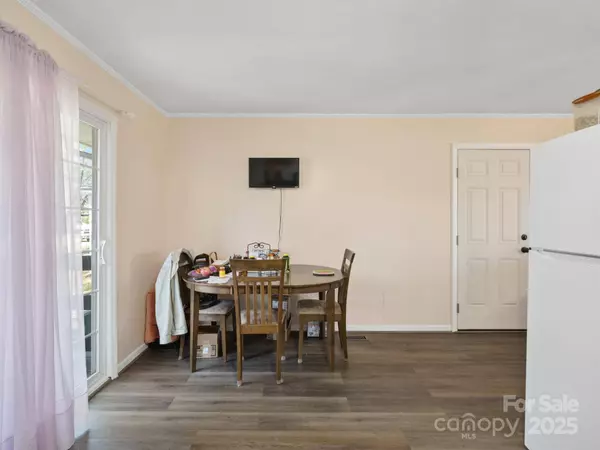 506 Bond ST, Cherryville, NC 28021