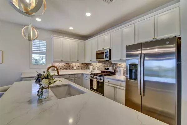 8192 STERNWAY RD, Sarasota, FL 34240