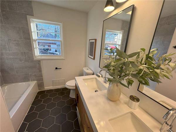 3816 N Flora AVE, Kansas City, MO 64116