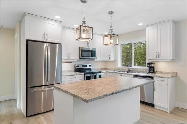 4632 Vista View Pl, Duncan, BC V9L 6J8