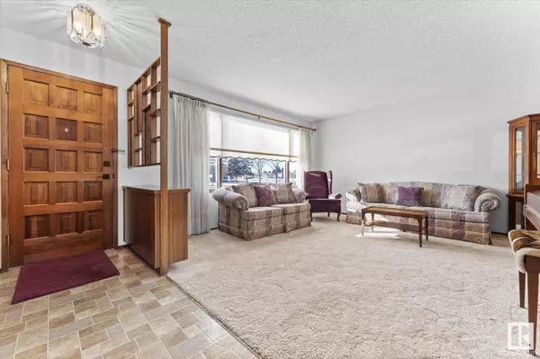 9308 150 AV NW, Edmonton, AB T5E 2N8