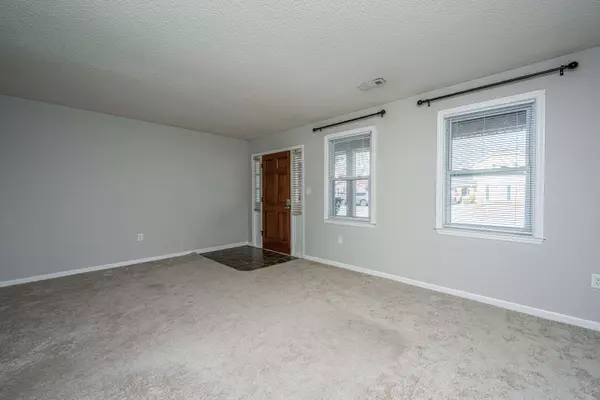 5567 Evelyn Dr, North Charleston, SC 29418