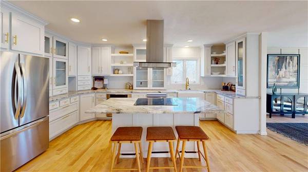 5517 NW Foxhill RD, Kansas City, MO 64152