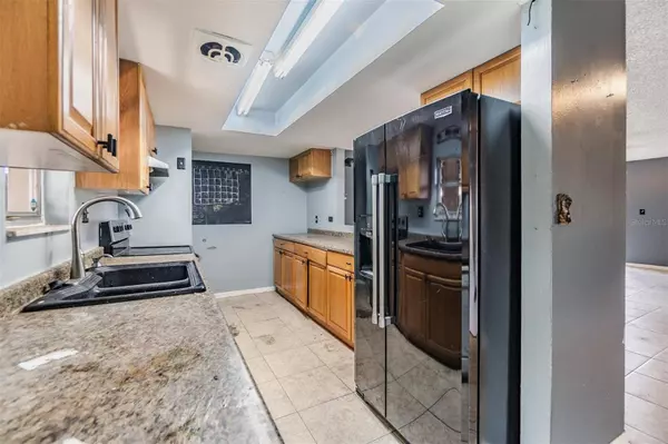 7912 TANGERINE DR, Temple Terrace, FL 33637