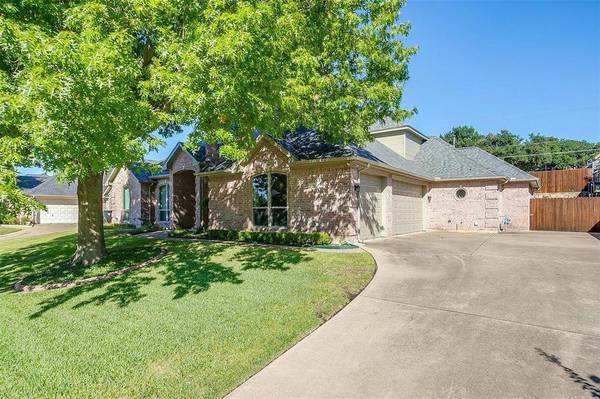 412 Shenandoah Drive, Burleson, TX 76028