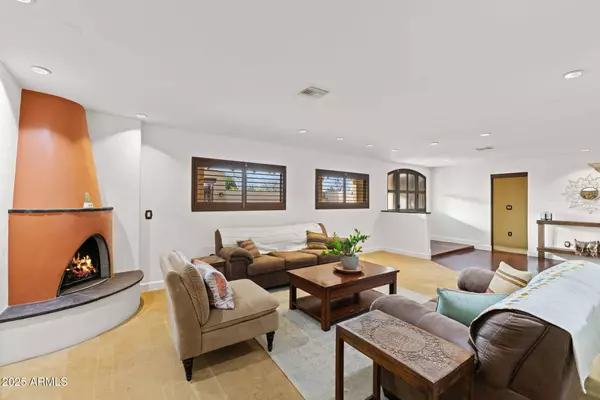 8821 N 9TH Avenue, Phoenix, AZ 85021