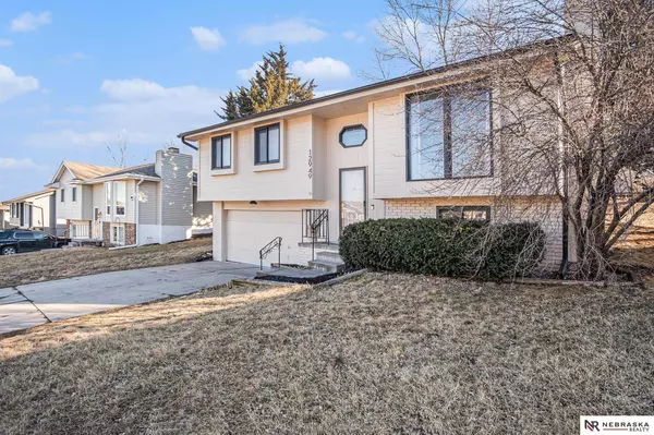 12949 Laurel Avenue, Omaha, NE 68164