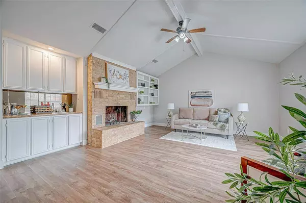 201 N Hunt ST, Bellville, TX 77418