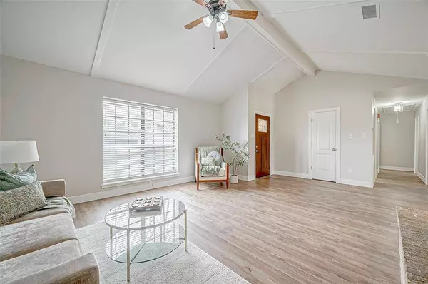 201 N Hunt ST, Bellville, TX 77418