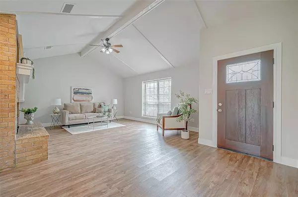 201 N Hunt ST, Bellville, TX 77418