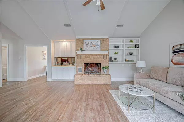 201 N Hunt ST, Bellville, TX 77418