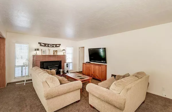 55408 Point RD, Big Creek, CA 93605