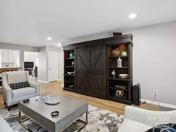 11420 Glaetzer LN, Charlotte, NC 28270