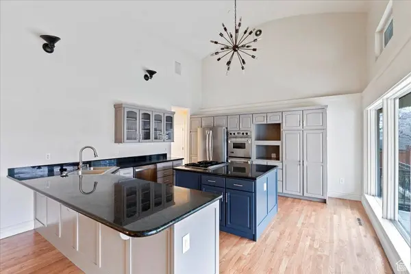 2765 E BLUE SPRUCE DR, Holladay, UT 84117