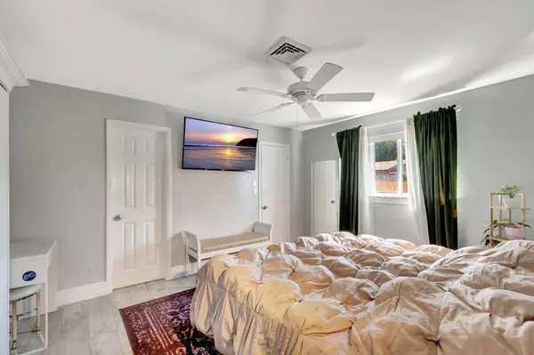 628 Madeline DR, West Palm Beach, FL 33413