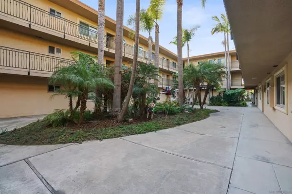 7555 Linda Vista Rd #11, San Diego, CA 92111