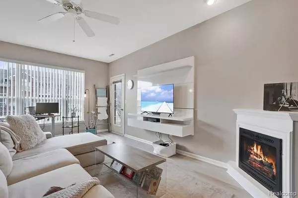 29508 Nottingham Court, Livonia, MI 48152