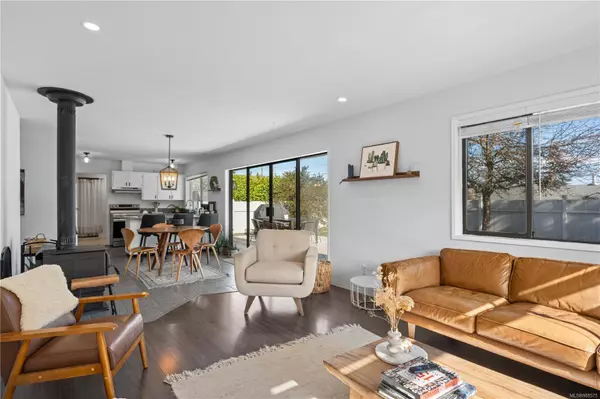 702 Camas Way, Parksville, BC V9P 1E4