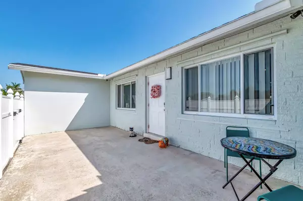 628 Madeline DR, West Palm Beach, FL 33413