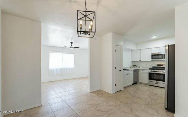 217 W Calle Primer Hogar, Tucson, AZ 85706