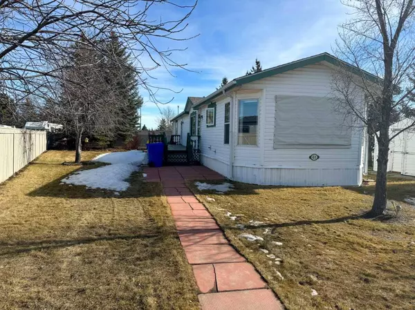 5210 65 AVE #61, Olds, AB T4H 1W7