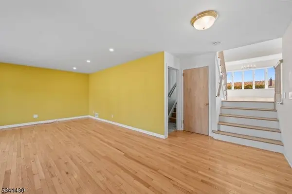 33 Normandy Rd, Clifton City, NJ 07013