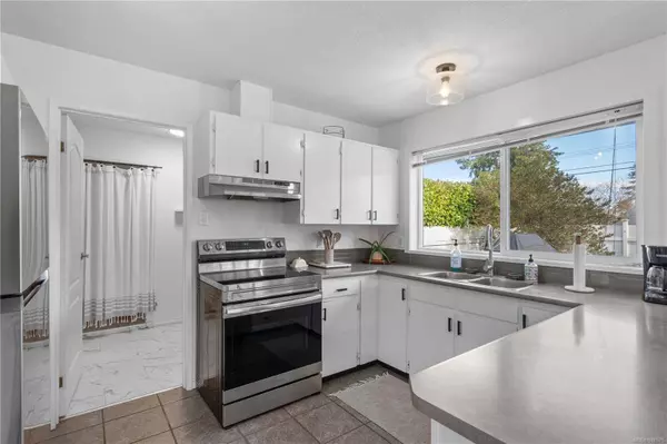 702 Camas Way, Parksville, BC V9P 1E4