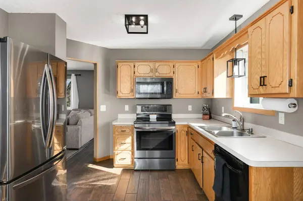 9647 Hale Avenue S, Cottage Grove, MN 55016