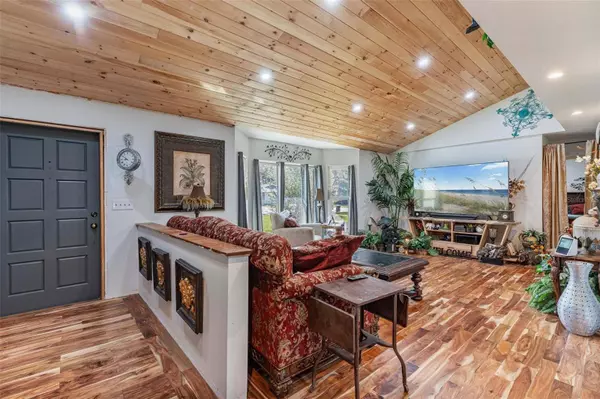 2910 HARDY AVE, New Smyrna Beach, FL 32168