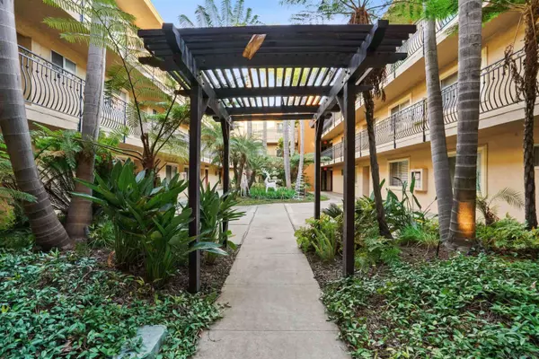 7555 Linda Vista Rd #11, San Diego, CA 92111