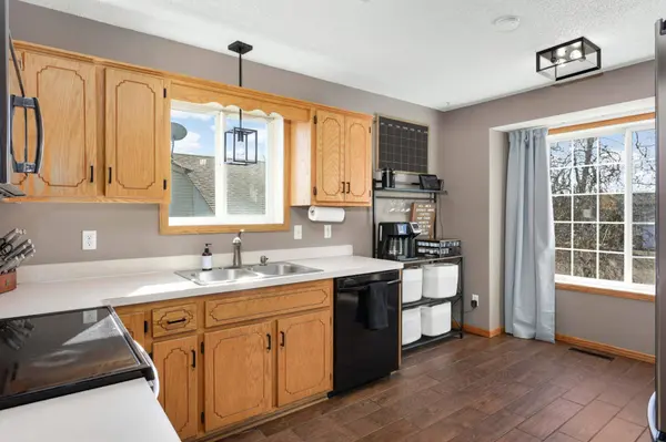 9647 Hale Avenue S, Cottage Grove, MN 55016