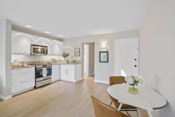 7555 Linda Vista Rd #11, San Diego, CA 92111