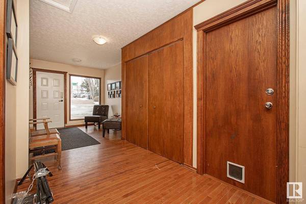 5201 49 AV, Beaumont, AB T4X 1E3