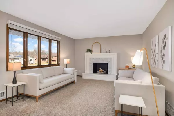 542 Tomlyn AVE, Shoreview, MN 55126