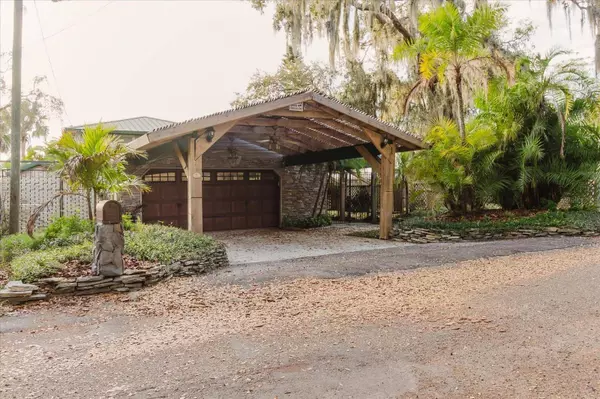 680 GEORGE ST S, Tarpon Springs, FL 34688