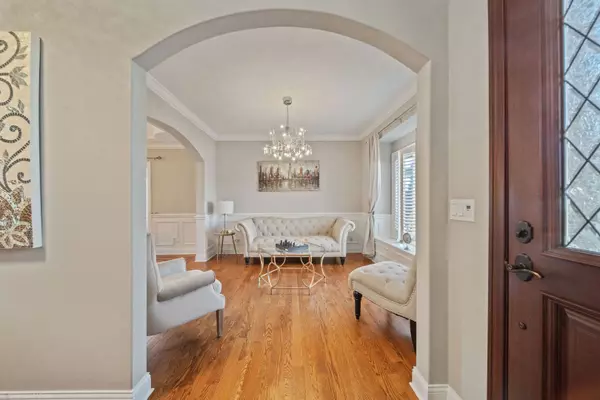 742 S Fairfield Avenue, Elmhurst, IL 60126