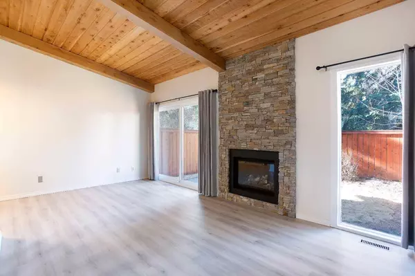 10030 Oakmoor WAY SW #22, Calgary, AB T2V 4S8