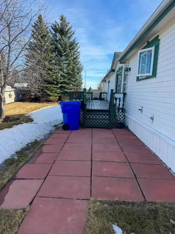 5210 65 AVE #61, Olds, AB T4H 1W7