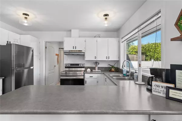 702 Camas Way, Parksville, BC V9P 1E4