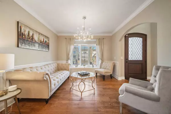 742 S Fairfield Avenue, Elmhurst, IL 60126