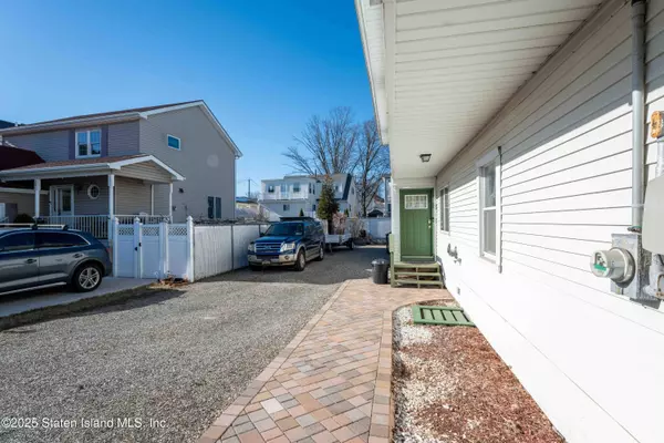 253 Weed AVE, Staten Island, NY 10306