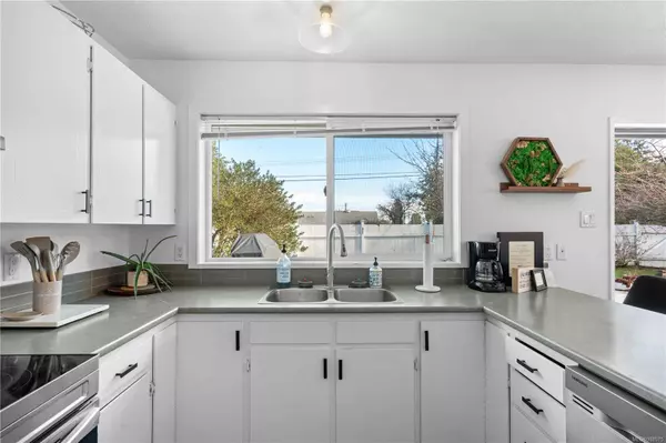 702 Camas Way, Parksville, BC V9P 1E4