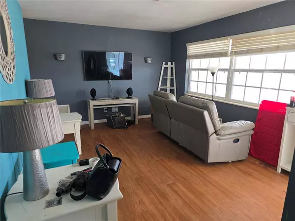 3855 43RD TER N, St Petersburg, FL 33714