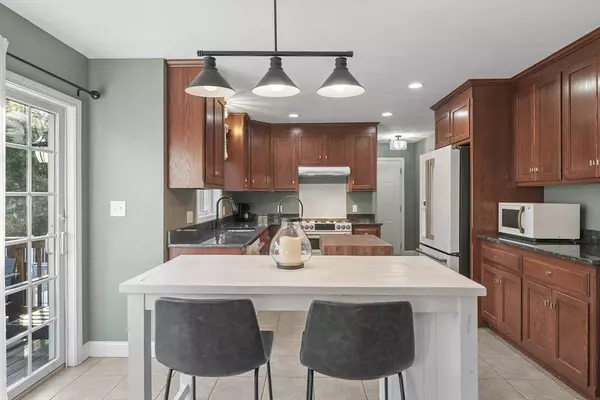 6 Linda Way, Bellingham, MA 02019