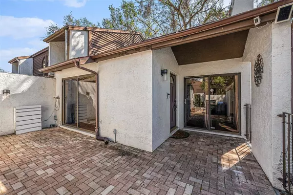 3456 HUNTERS RUN LN, Tampa, FL 33614