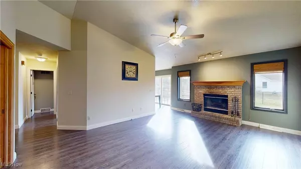 210 Clearwater CV N, Austintown, OH 44515