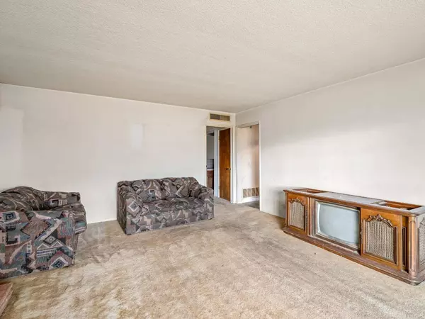 3465 E Lansing WAY, Fresno, CA 93726