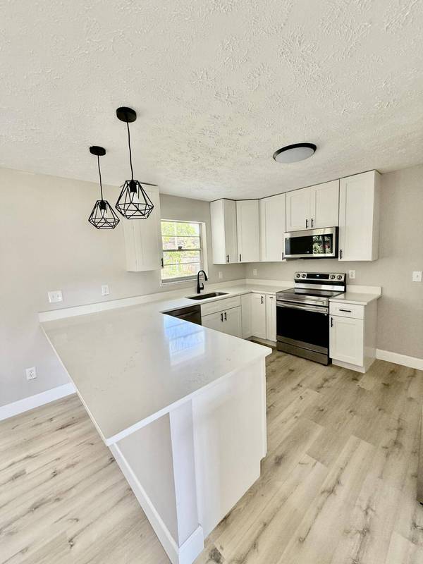 522 NW Grenada ST, Port Saint Lucie, FL 34983